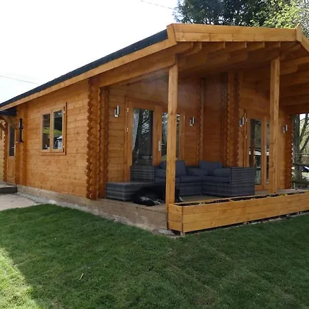 Bishy Barnabees Country Lodge With Hot Tub Swaffham Exterior photo