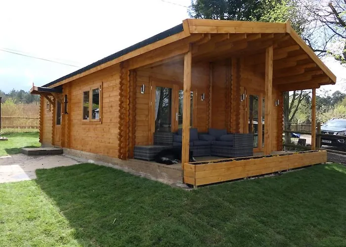 Bishy Barnabees Country Lodge With Hot Tub