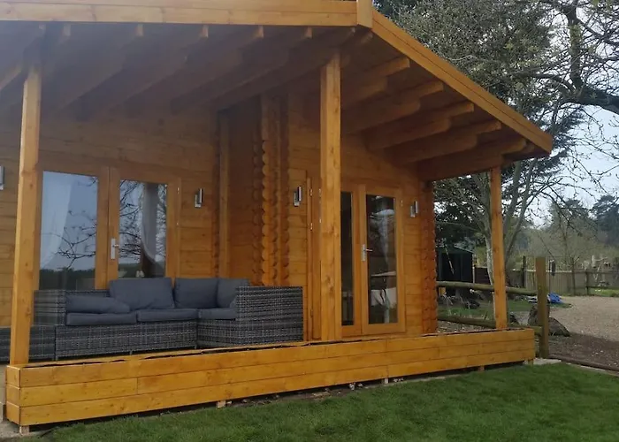 Bishy Barnabees Country Lodge With Hot Tub