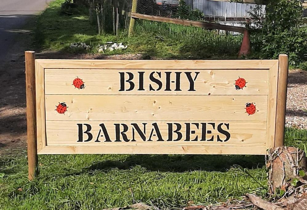 Bishy Barnabees Country With Hot Tub Holiday home