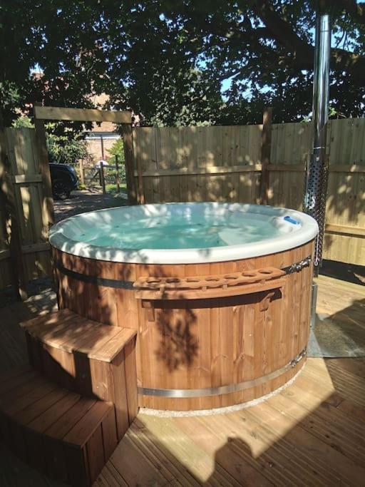 Holiday home Bishy Barnabees Country With Hot Tub