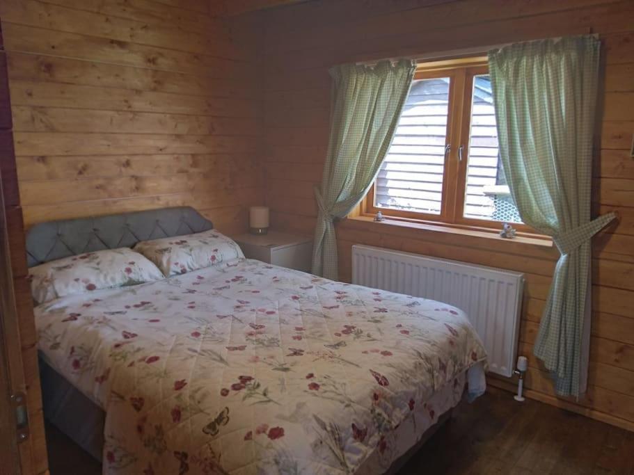 Holiday home Bishy Barnabees Country With Hot Tub
